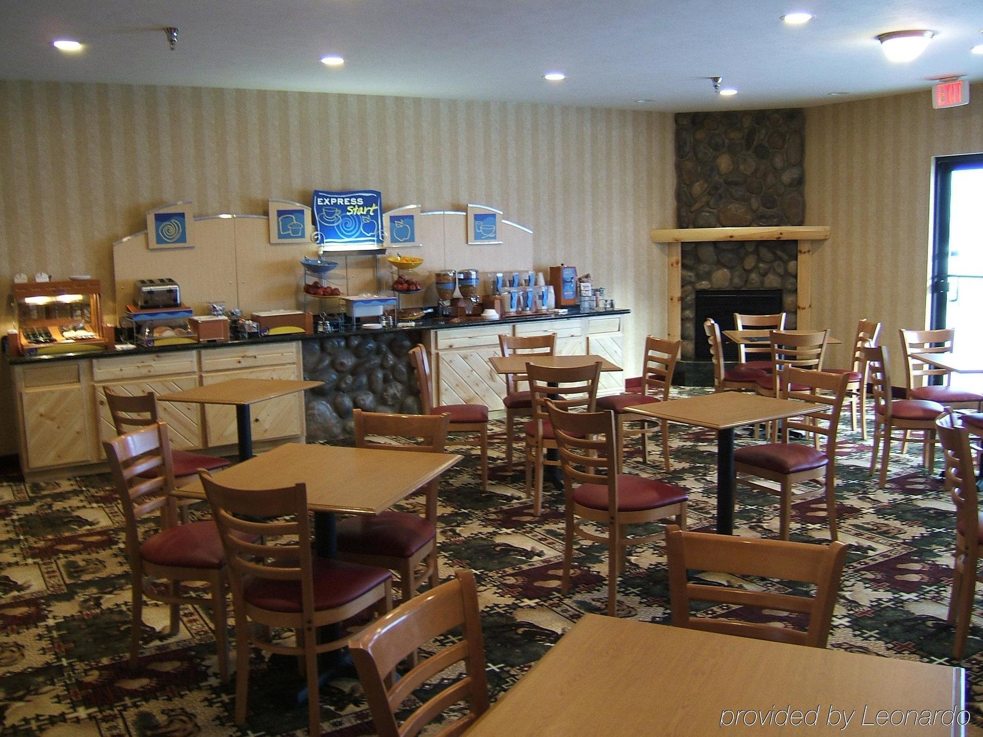 Holiday Inn Express Munising-Lakeview, An Ihg Hotel Ресторан фото