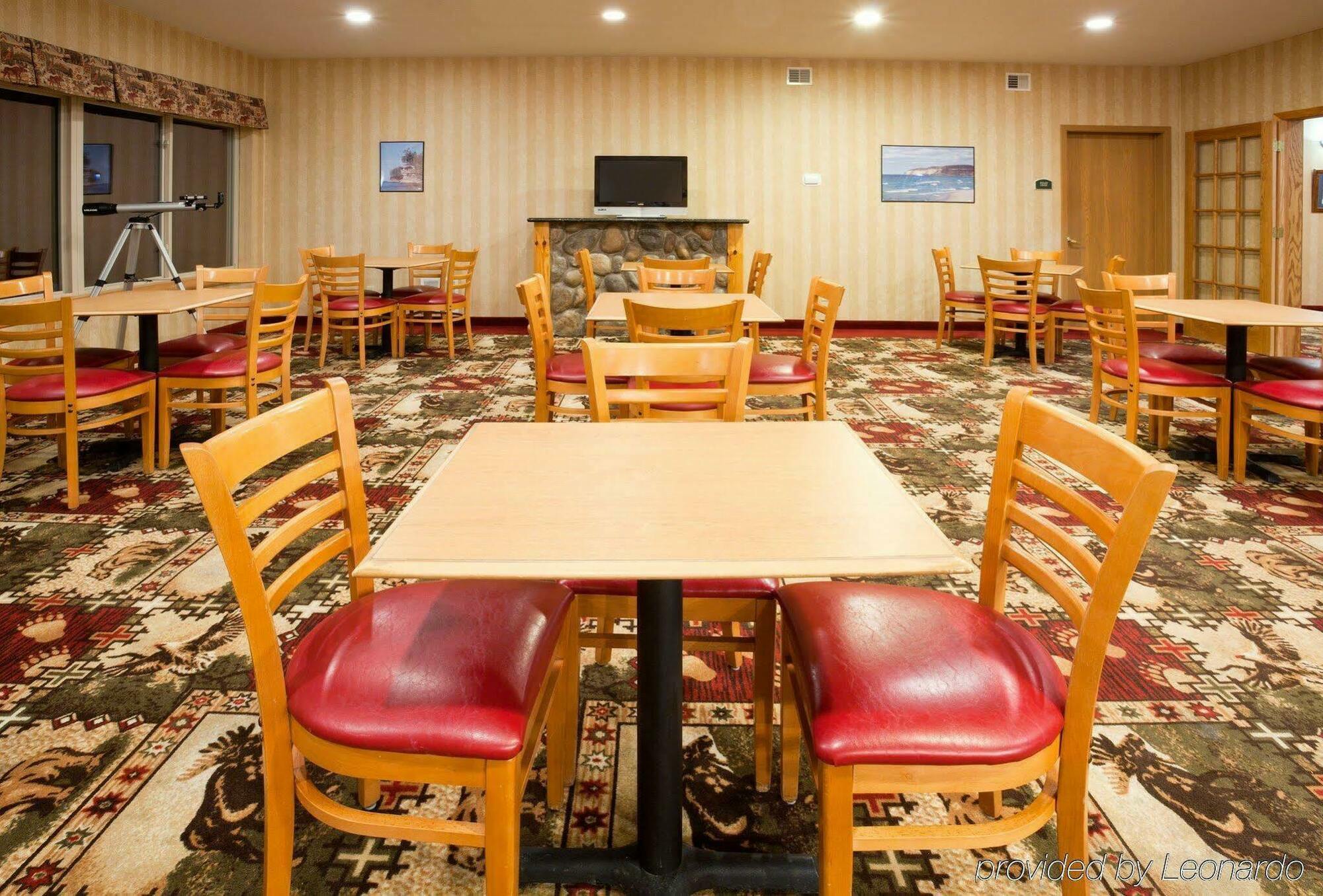 Holiday Inn Express Munising-Lakeview, An Ihg Hotel Экстерьер фото